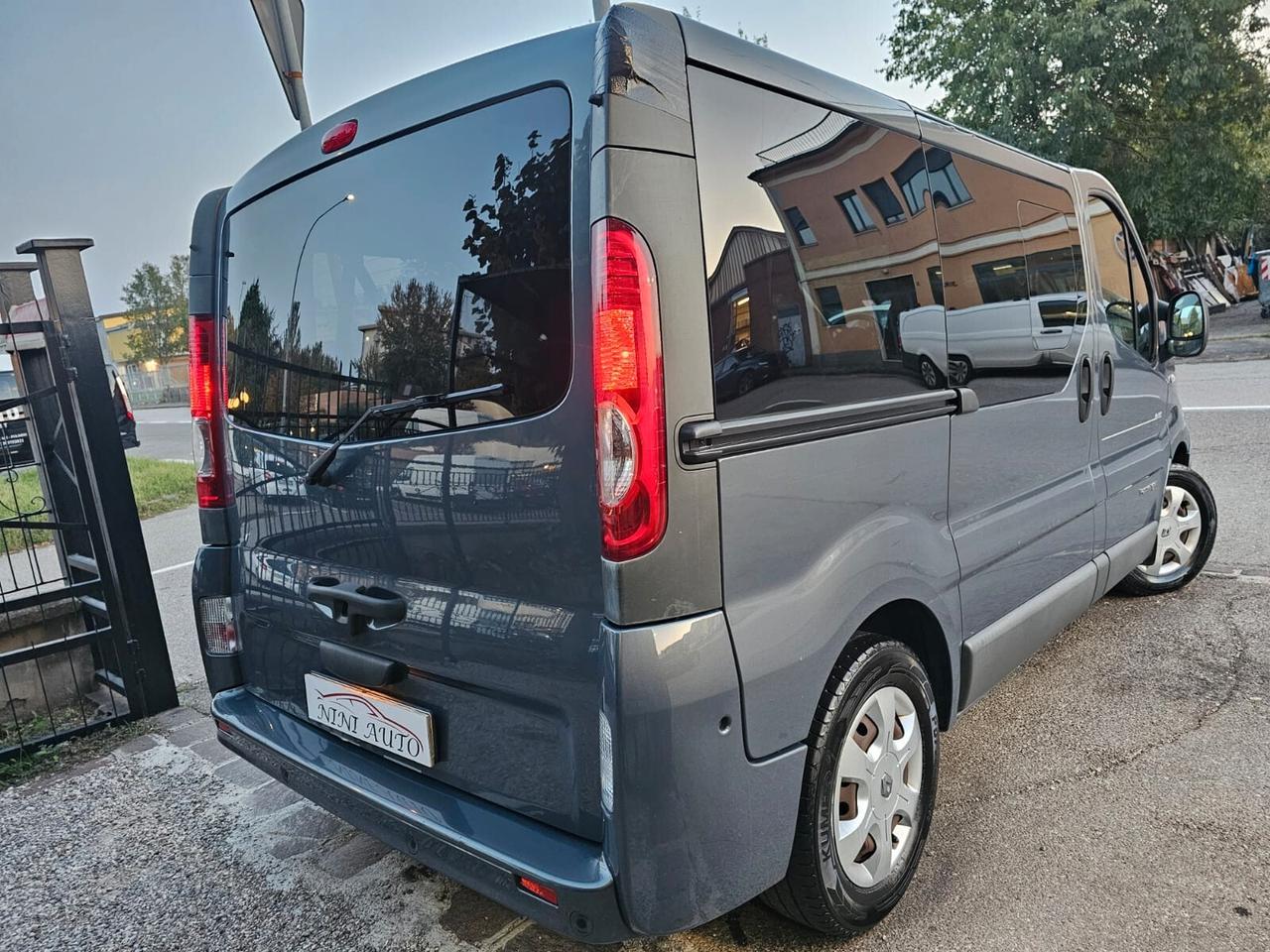 Renault Trafic 2.5 dCi 145cv Passenger Black Edition*7Posti*