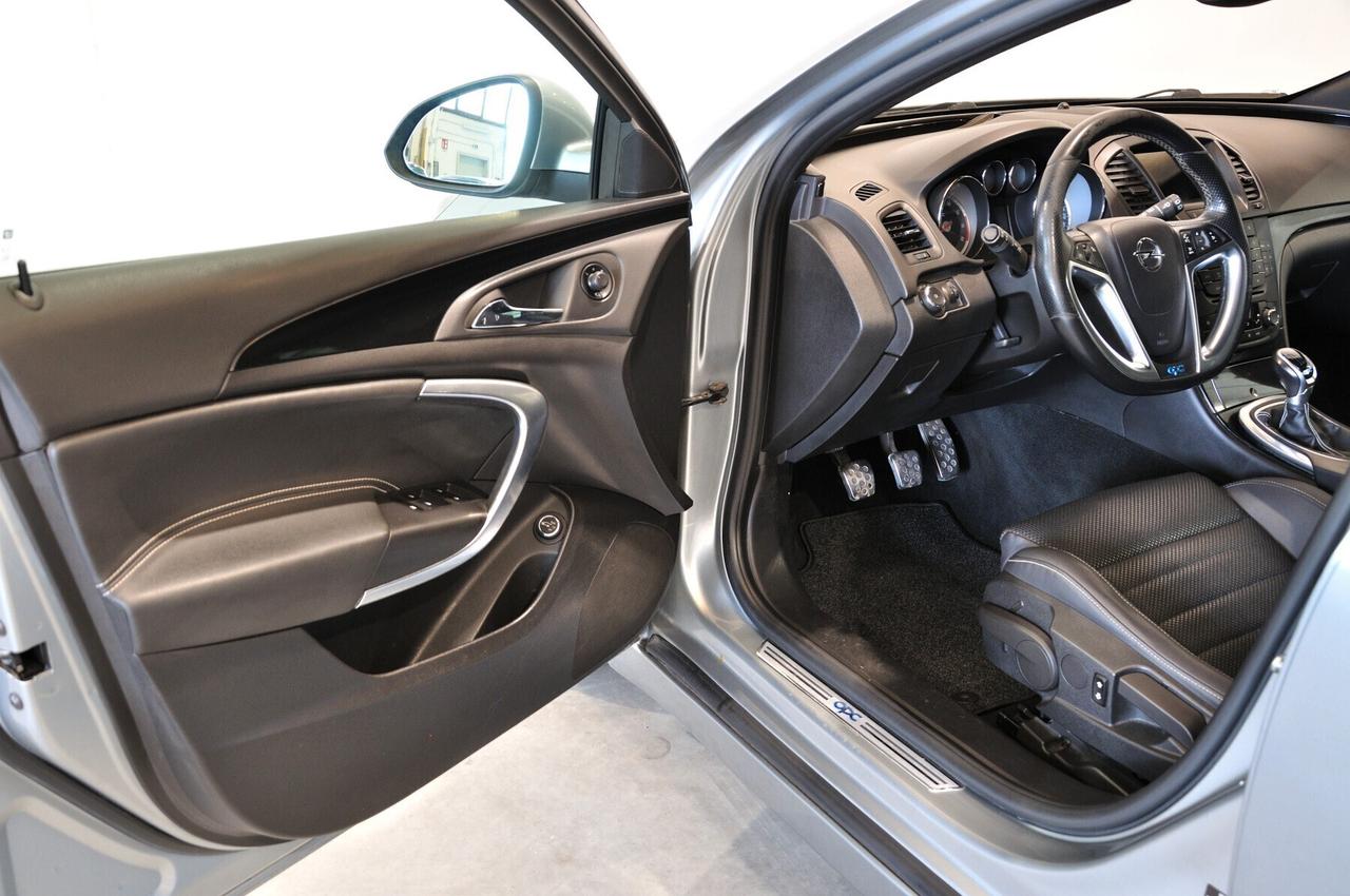 Opel Insignia 2.8 Turbo 4x4 325CV Sports Tourer OPC
