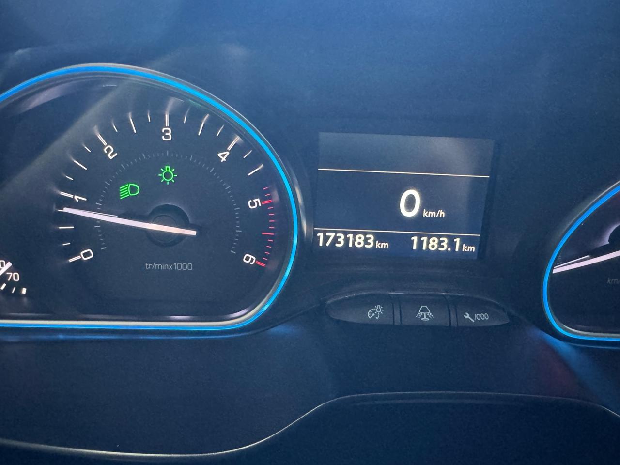 Peugeot 2008 BlueHDi 100 Allure