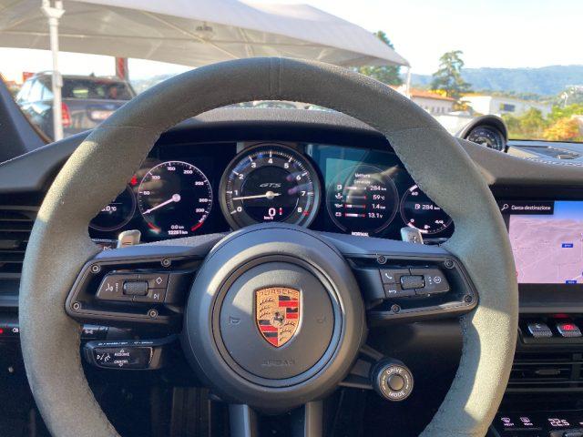 PORSCHE 911 Carrera 4 GTS