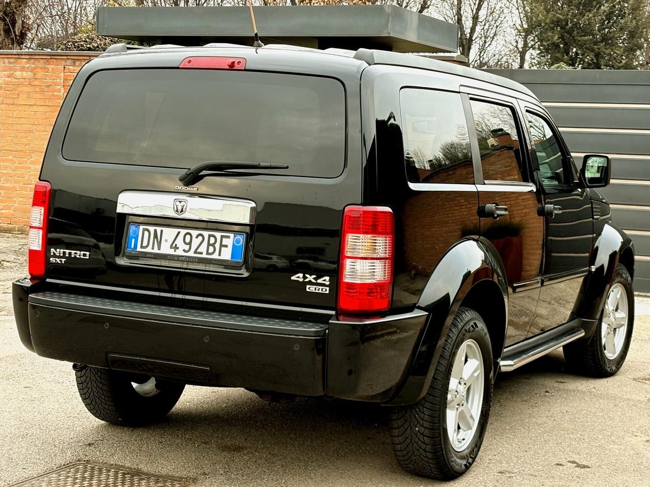 DODGE NITRO 2.8D aut- 155000km-U.PROPR-FULL