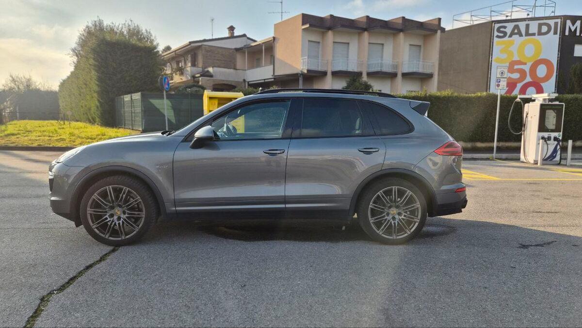 Porsche Cayenne 3.0 Platinum Edition tiptronic