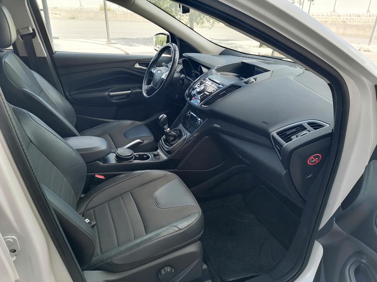 Ford Kuga 2.0 TDCI 150 CV 4X4 TITANIUM *116.000 km* 2015