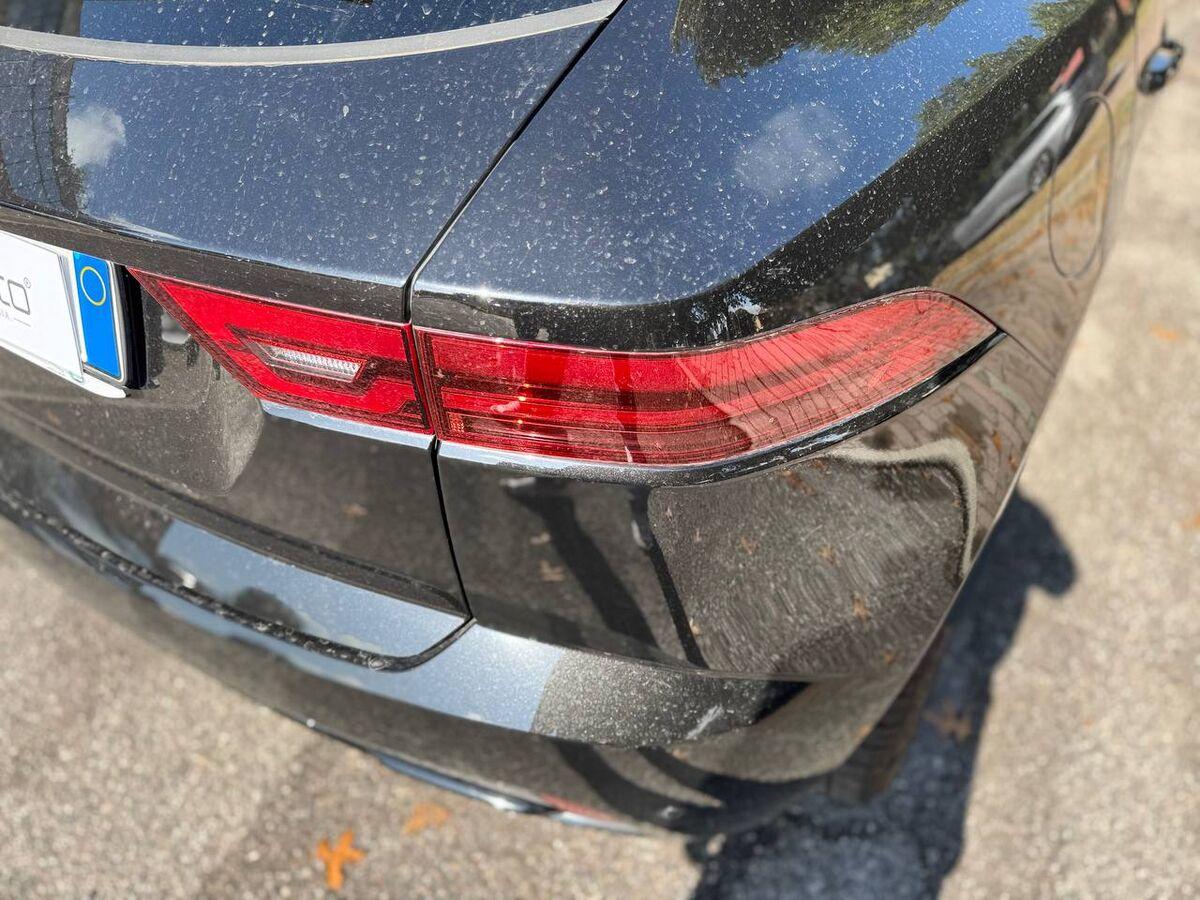 Jaguar E-Pace 2.0d i4 mhev R-Dynamic Black awd 163cv auto