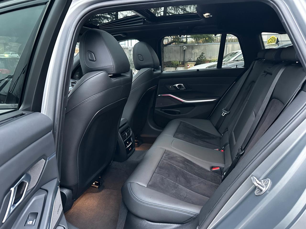 Bmw 320d xDrive Touring M Sport PRO_TETTO_R19_MATRIX_BLACK_