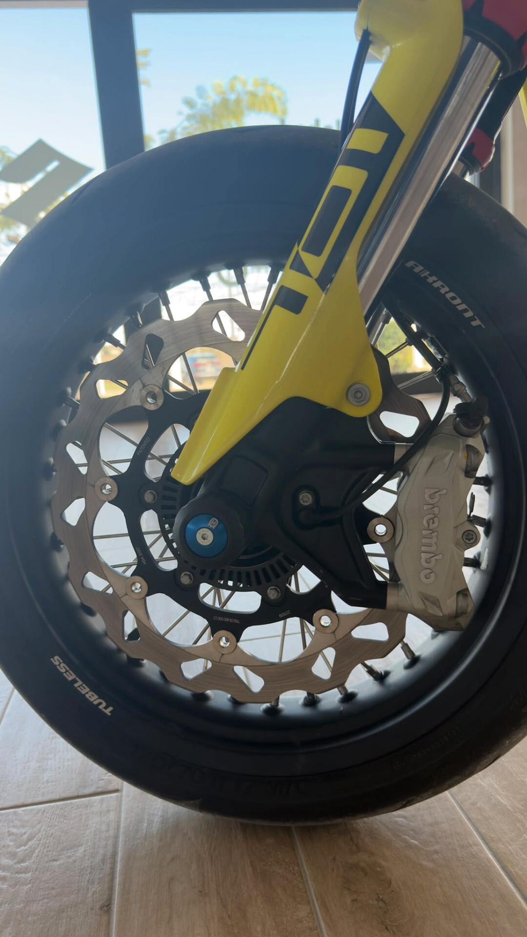 Husqvarna 701 Supermoto motard