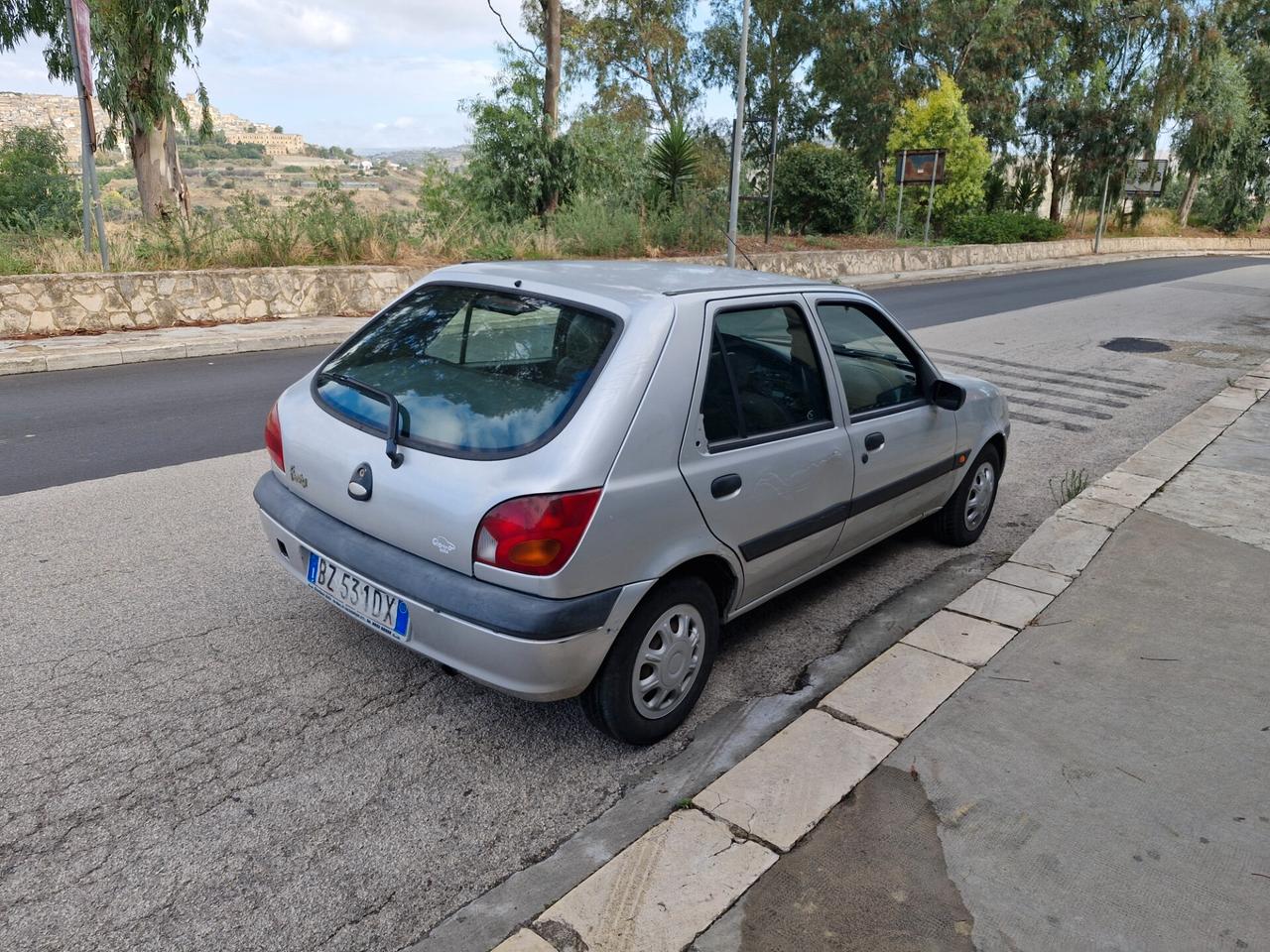 Ford Fiesta 1.2i 16V cat 5 porte Ghia