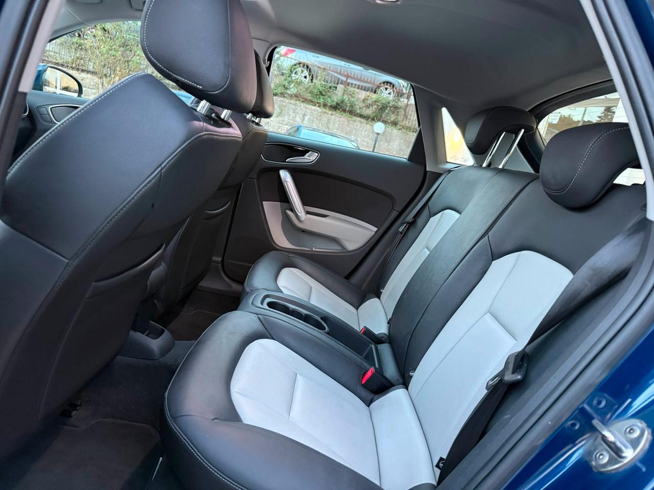 Audi A1 SPB 1.6 TDI 105CV Ambition Tetto