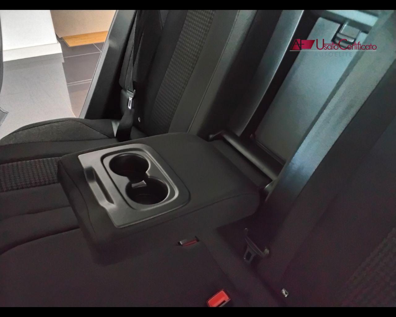 PEUGEOT 3008 BlueHDi 130 S&S EAT8 Active Business