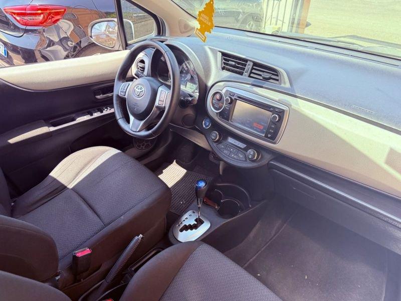 Toyota Yaris 1.5 Hybrid 5 porte Lounge "NEOPATENTATI"