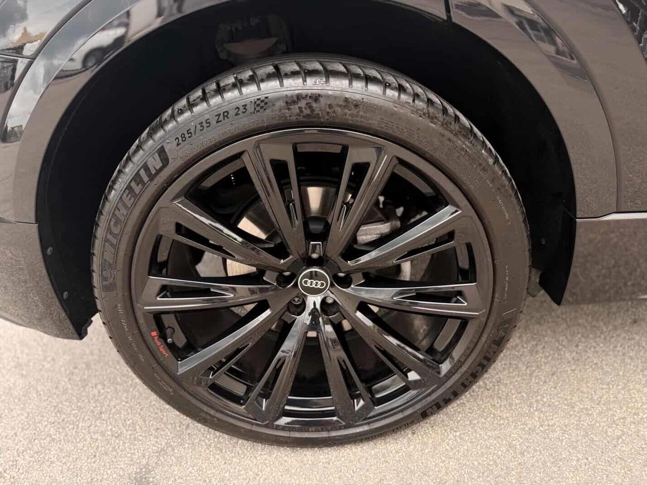 Audi Q8 50 TDI IDENTITY BLACK/23" RSQ8/PELLE/S-LINE