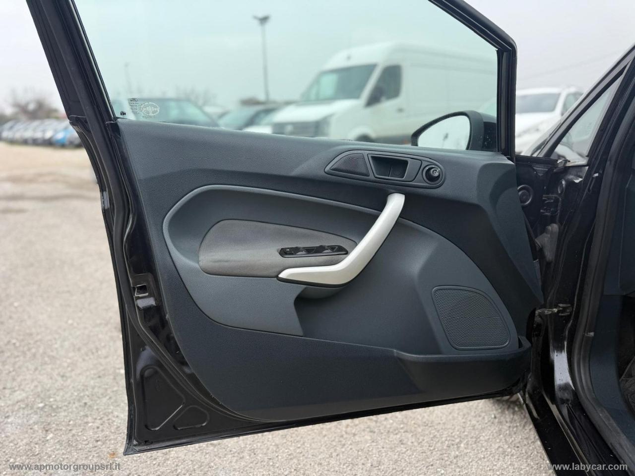 FORD Fiesta 1.4 TDCi 68 CV 5p. Titanium