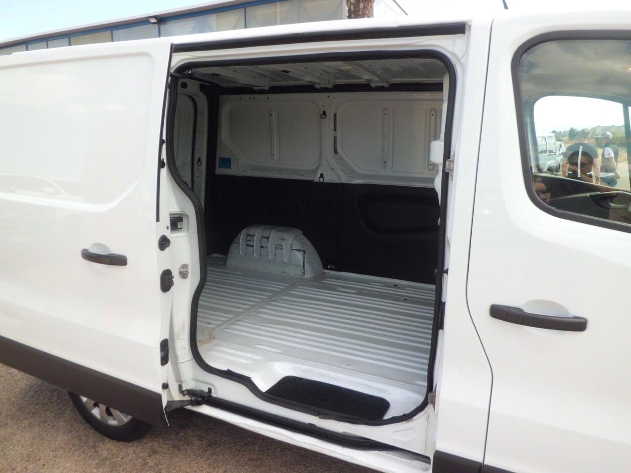 Nissan NV300 29 1.6 dCi 120CV PL-TN Van