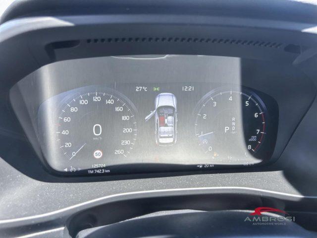 VOLVO XC40 T2 Momentum Core