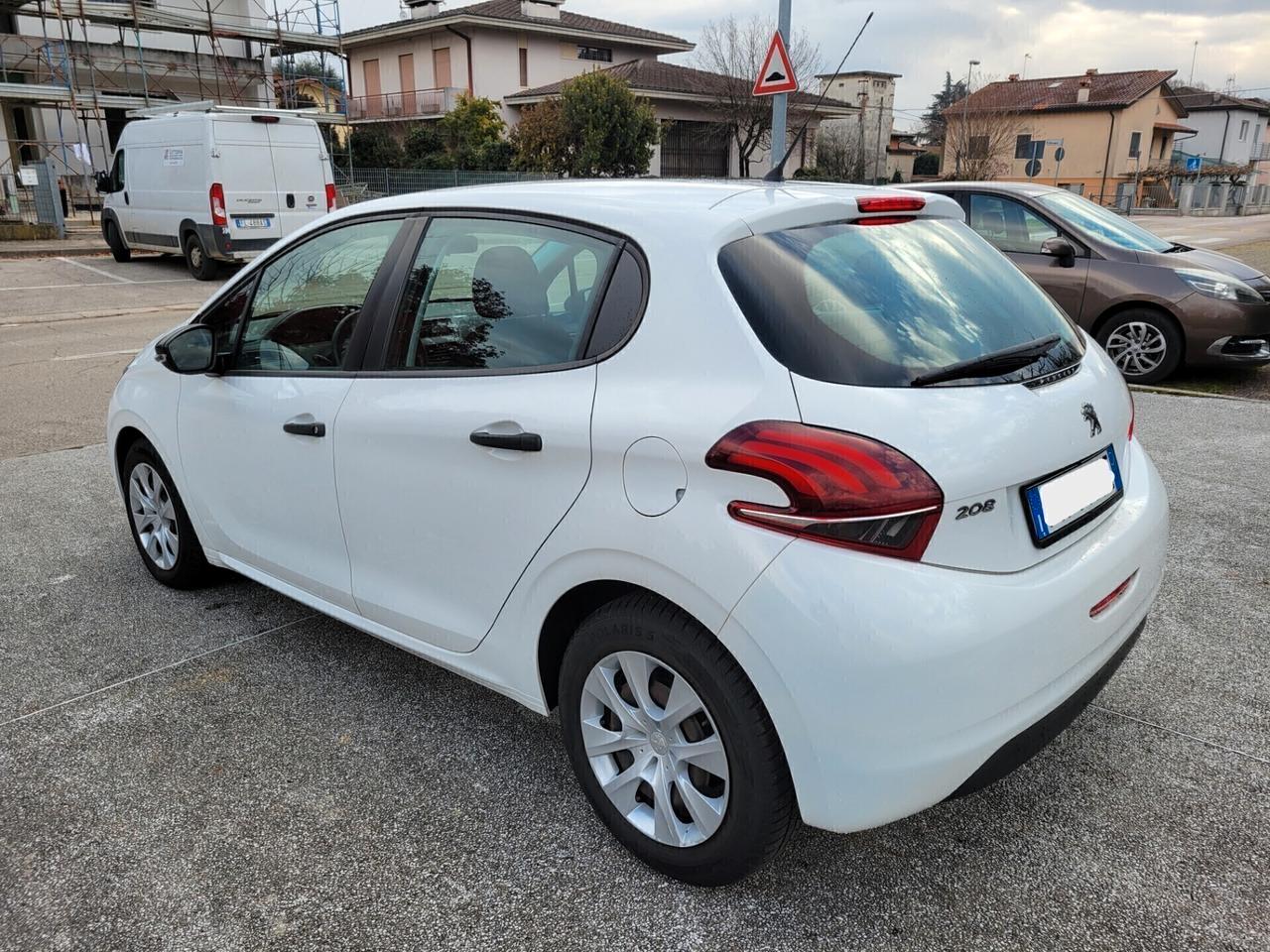 Peugeot 208 1.6 BlueHDi 75cv Active AUTOCARRO 2 POSTI NEOPATENTATI