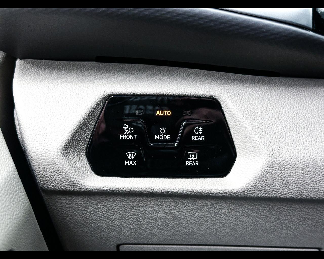 VOLKSWAGEN Multivan 7ª '21-> - Multivan 1.5 PHEV DSG 4Motion Life