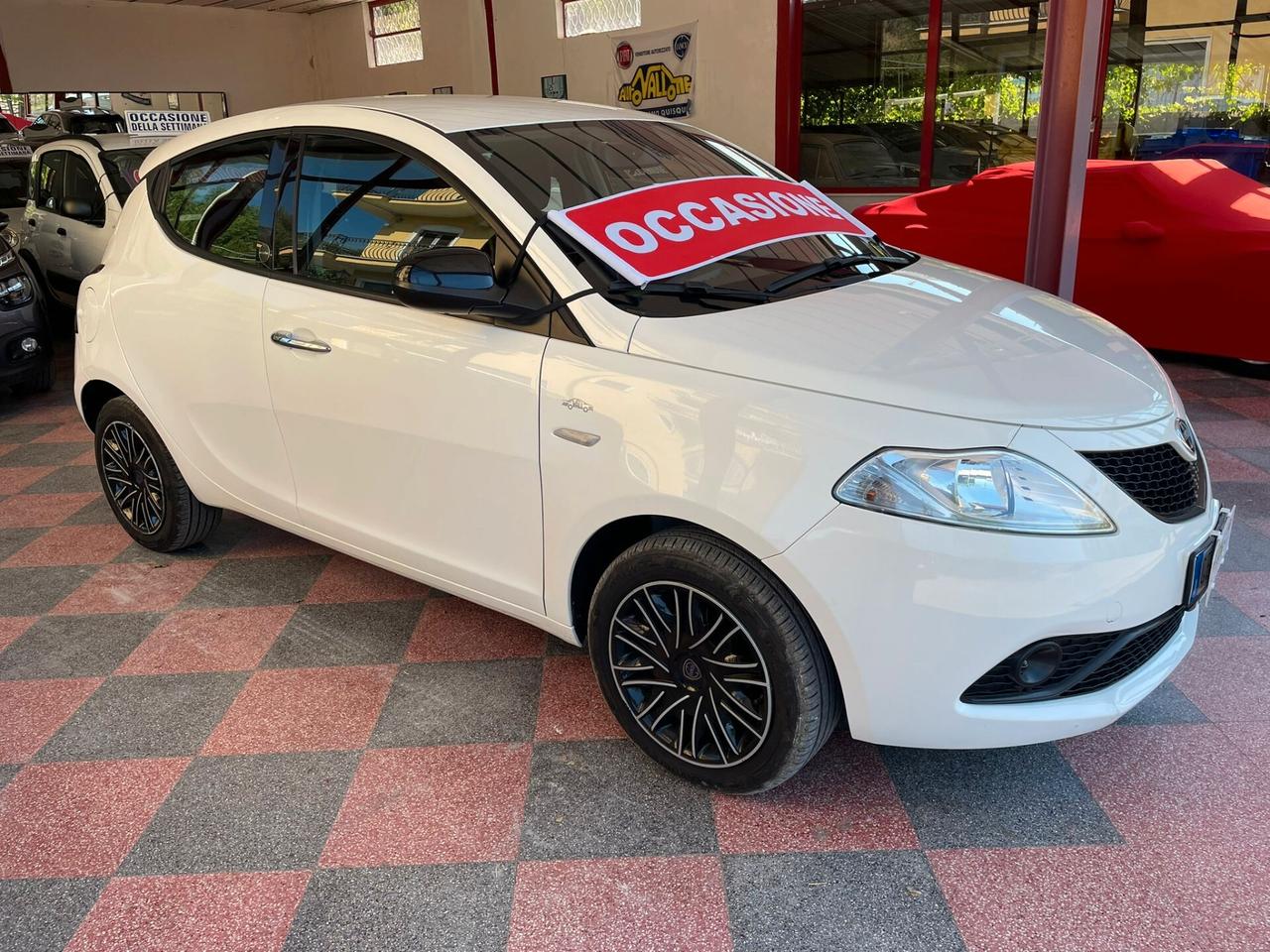 Lancia Ypsilon 1.0 Hybrid Gold