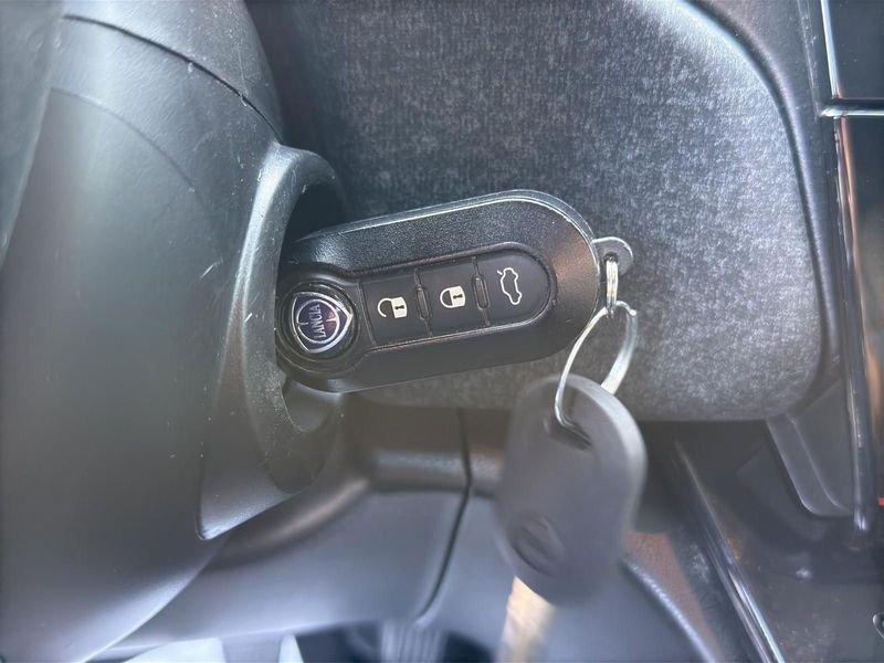 Lancia Ypsilon Ypsilon 5p 1.0 hybrid 70cv 6m Silver Plus