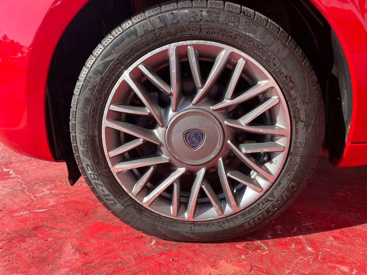 Lancia Ypsilon 0.9 TwinAir 85 CV 5 porte S&S DFN Platinum Automatica