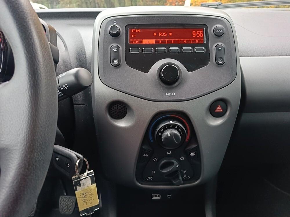 Toyota Aygo Connect 1.0 VVT-i 72 CV 5 porte x-clusiv red style