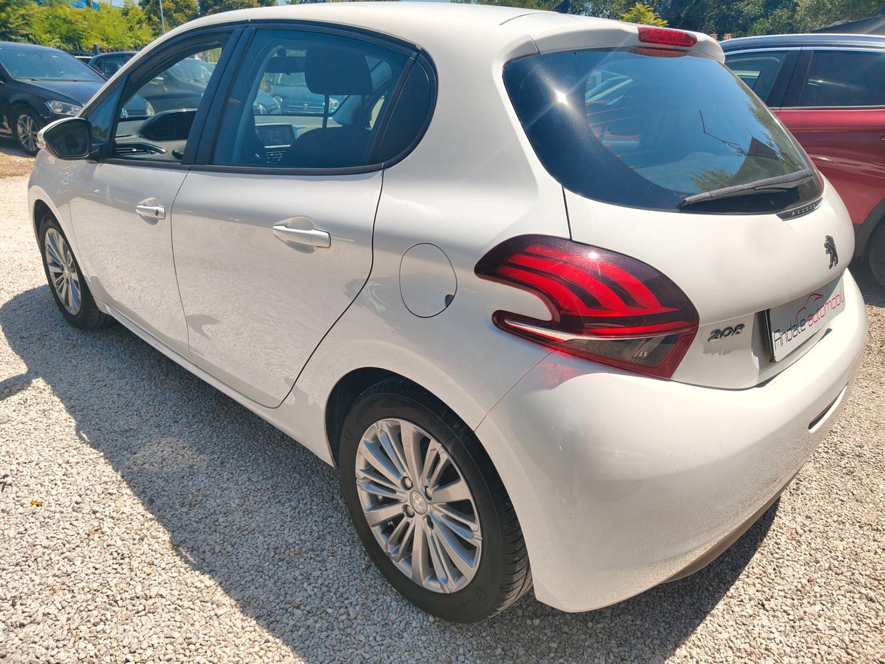 Peugeot 208 1200 5 porte Allure solo 85000km 24