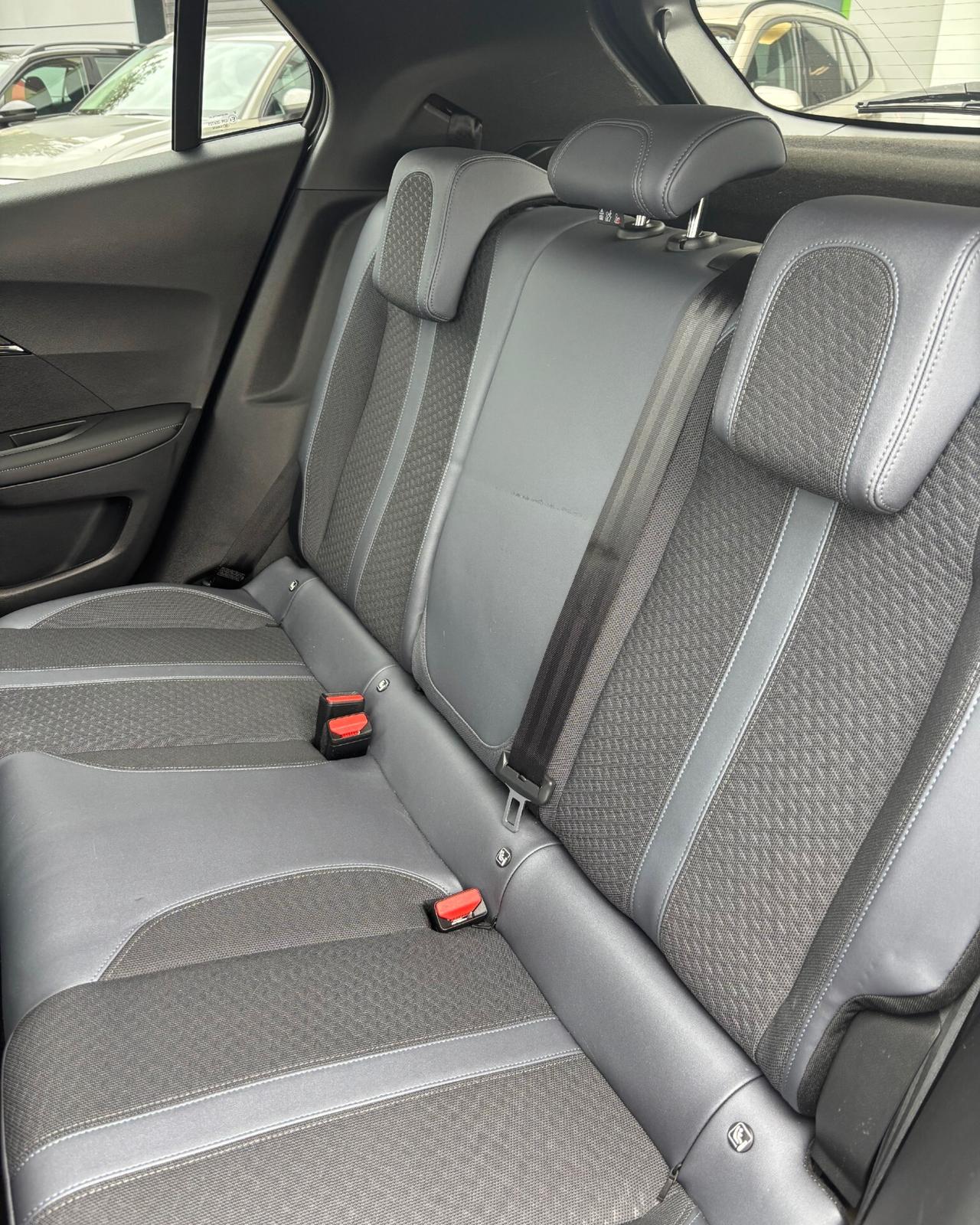 Peugeot 2008 1.2 130HP S&S EAT8 Allure