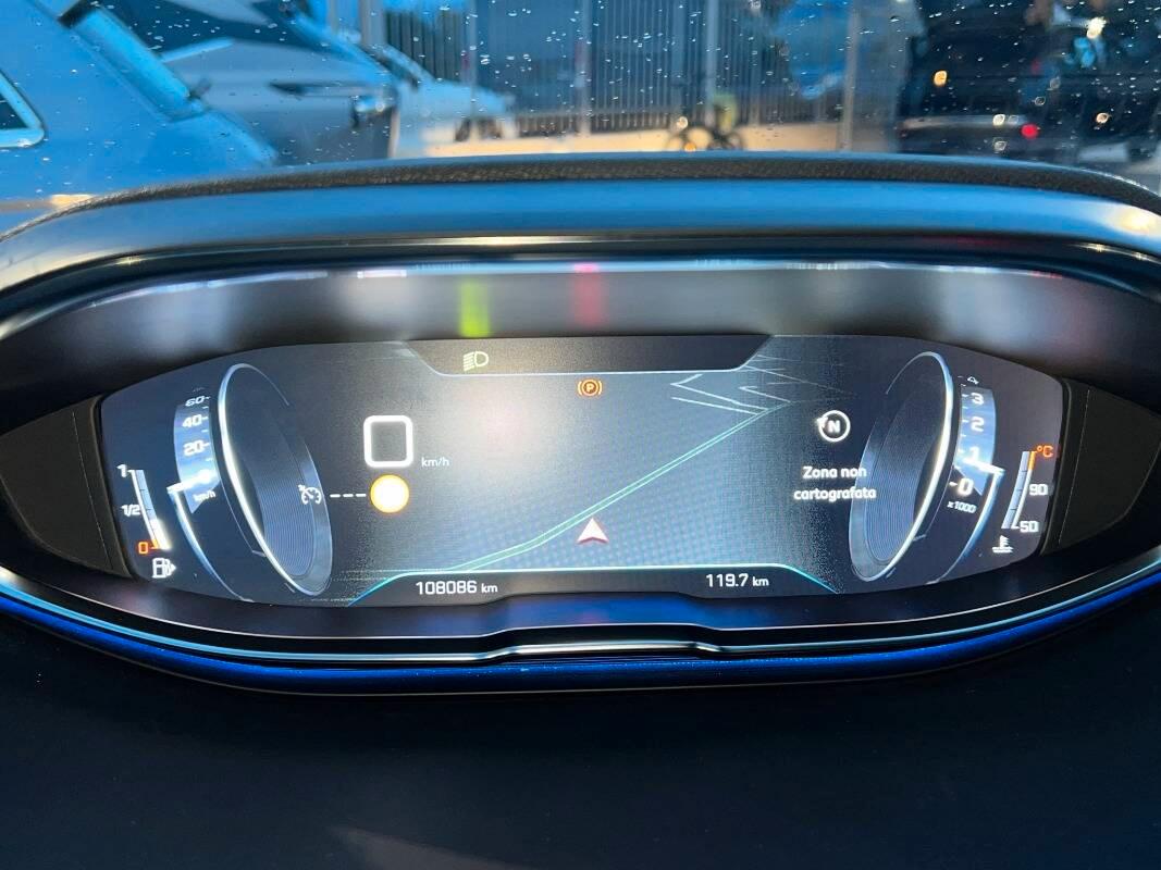 Peugeot 3008 1.5 bluehdi Business s&s 130cv Con NAVIGATORE