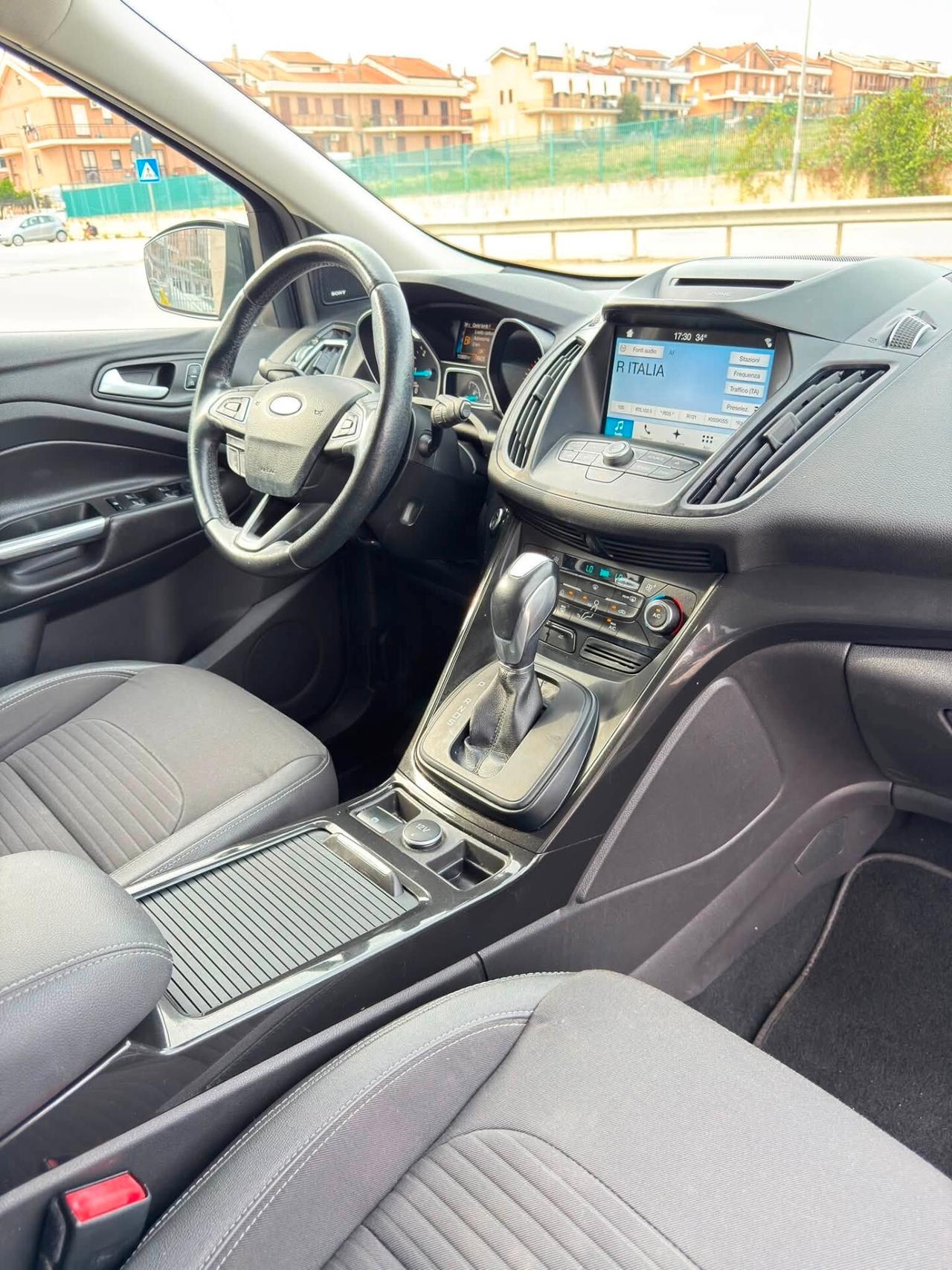 Ford Kuga 1.5 TDCI 120CV S&S 2WD Powershift ST-Line Business