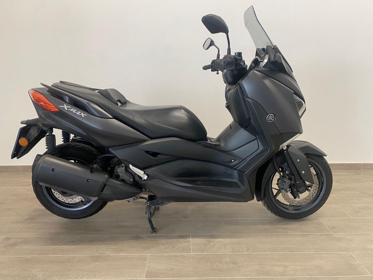 YAMAHA X-MAX 300 TECH MAX