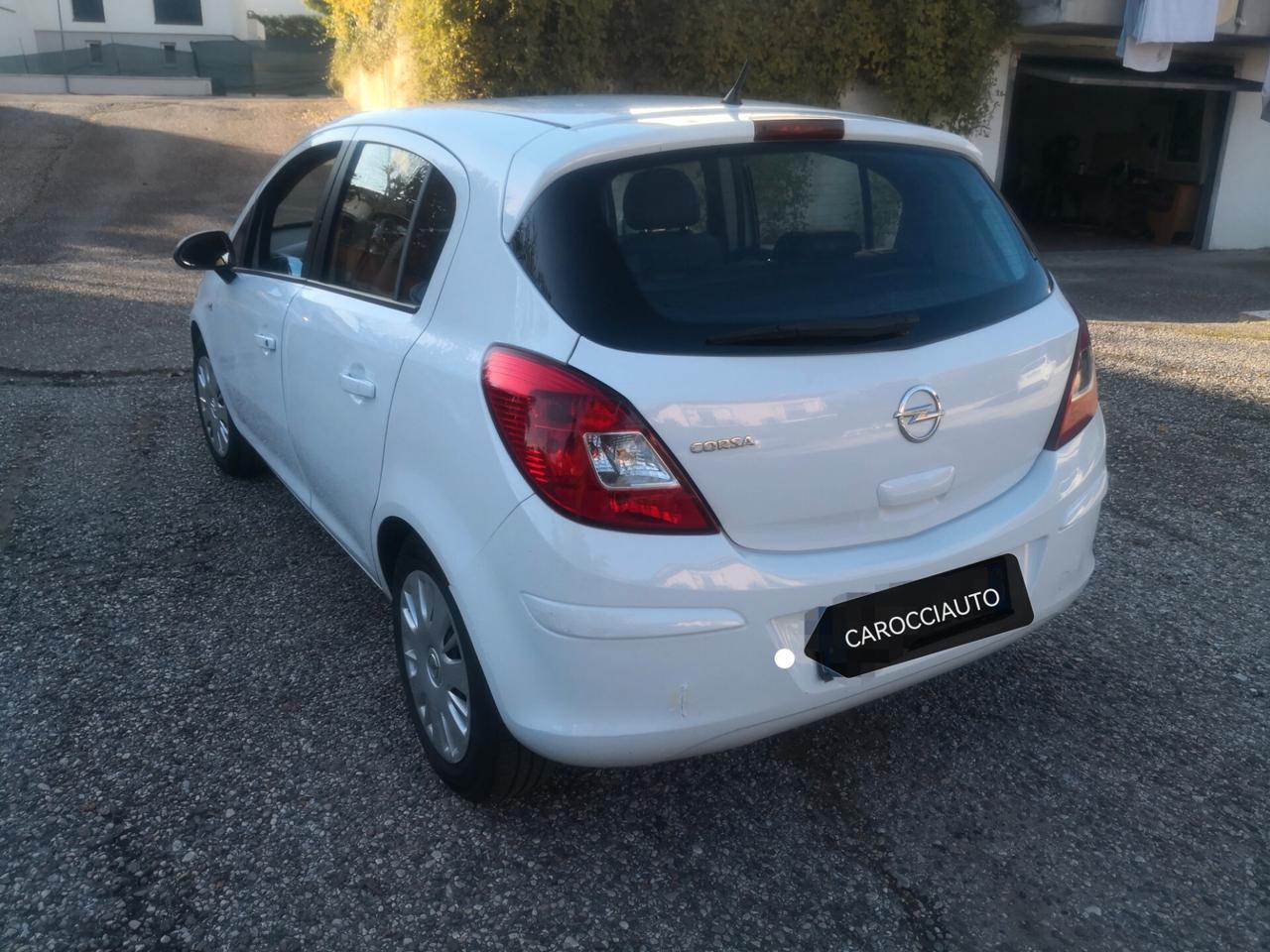 Opel Corsa 1.2 5 porte neopatentati