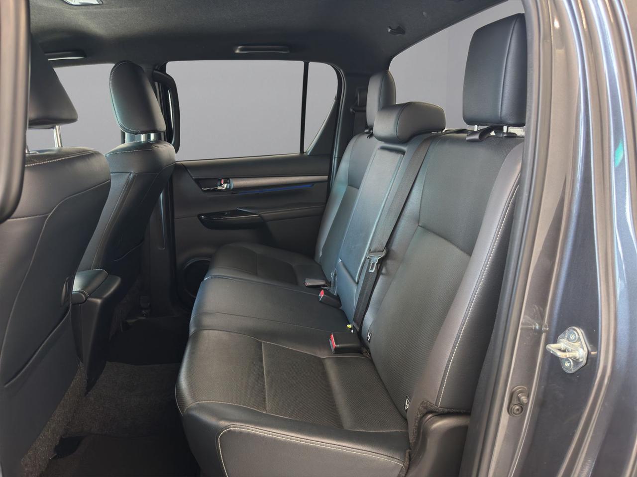 Toyota Hilux 2.8 d double cab Invincible 4wd auto