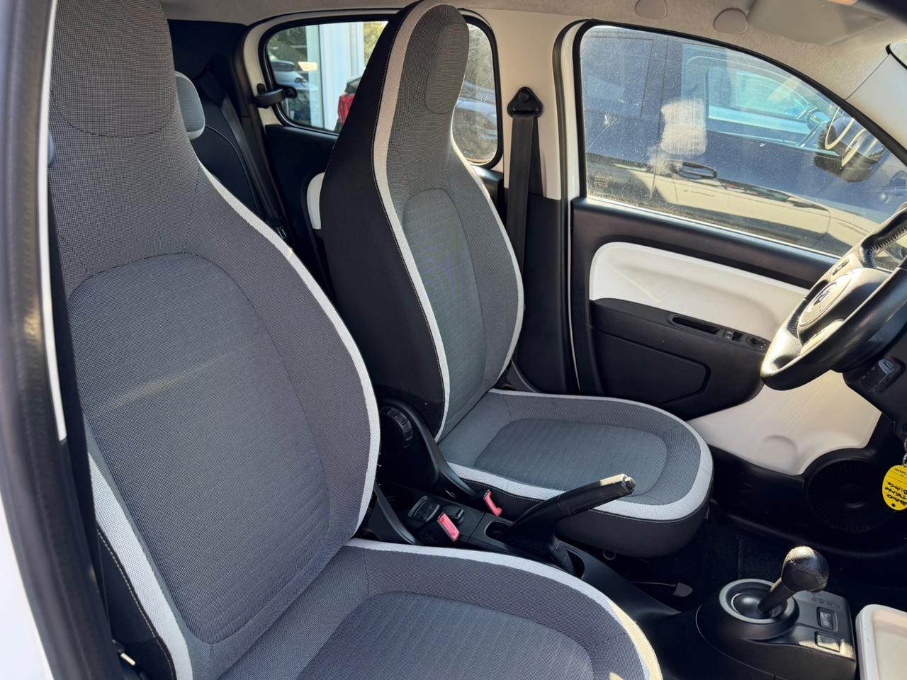 Renault Twingo TCe 90 CV EDC Intens