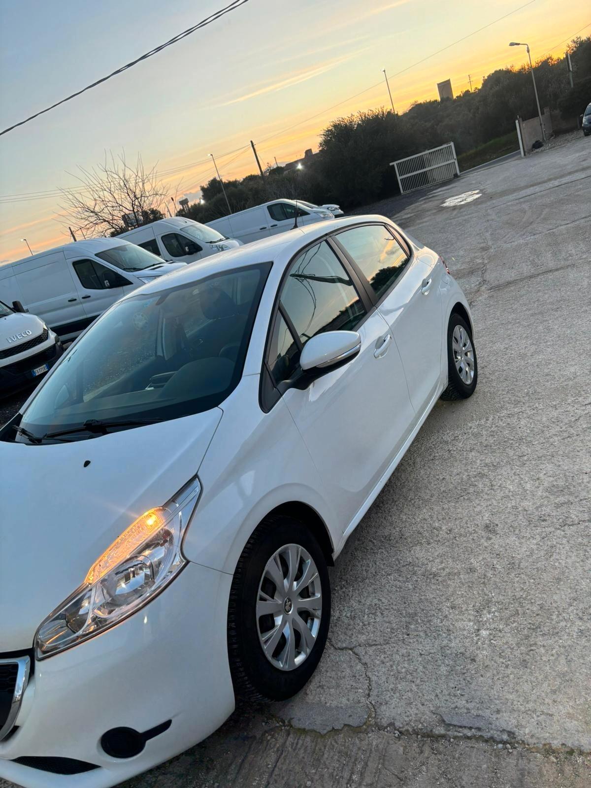 Peugeot 208 1.4 HDi 68 CV 5 porte Allure