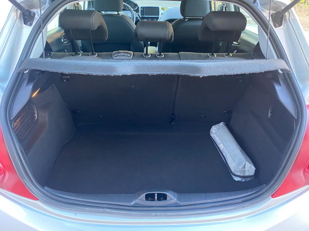 Peugeot 208 PureTech 82 5 porte Allure NEOPATENTATI!!!