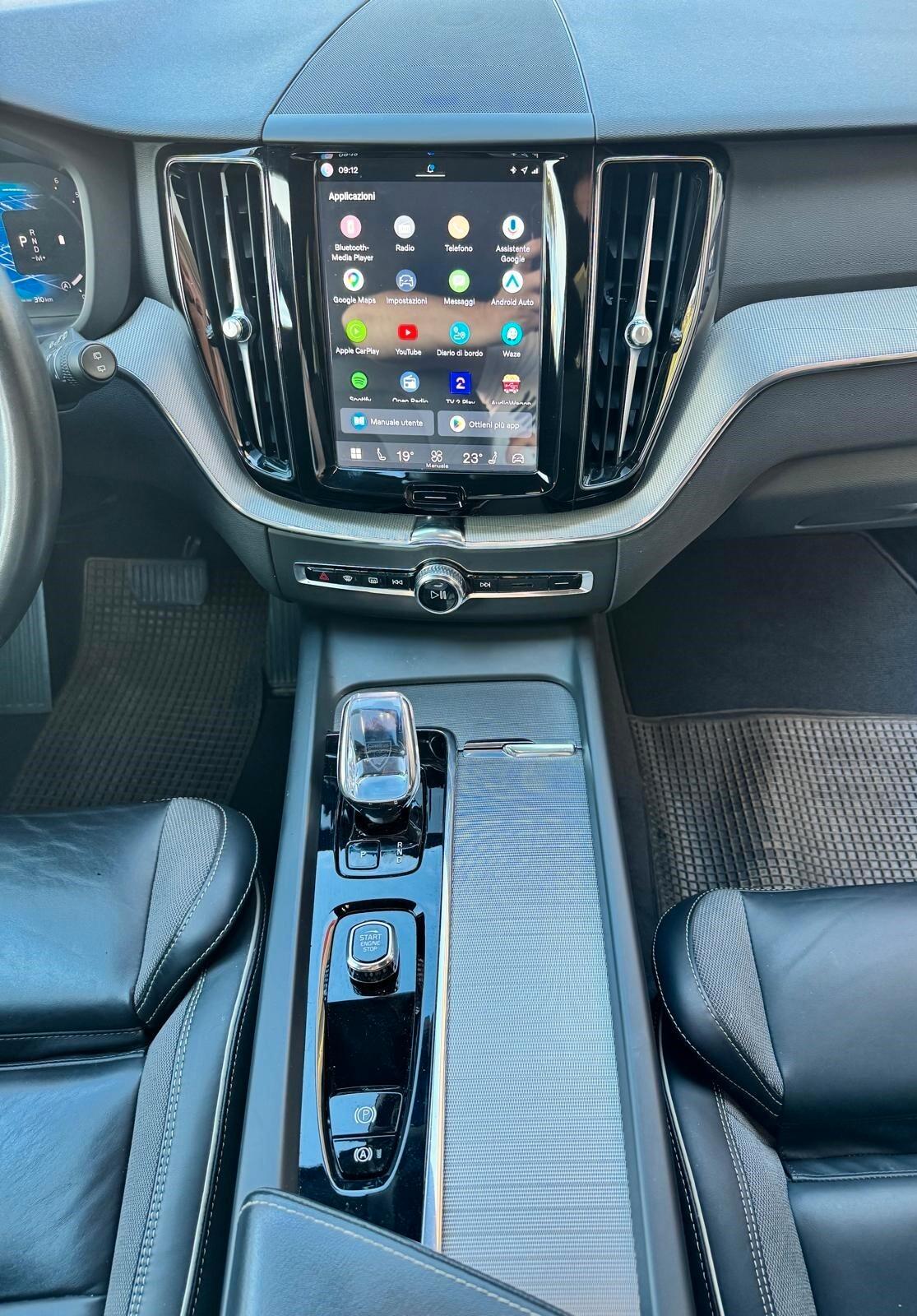 Volvo XC60 2.0 AWD automatico Ultimate Dark