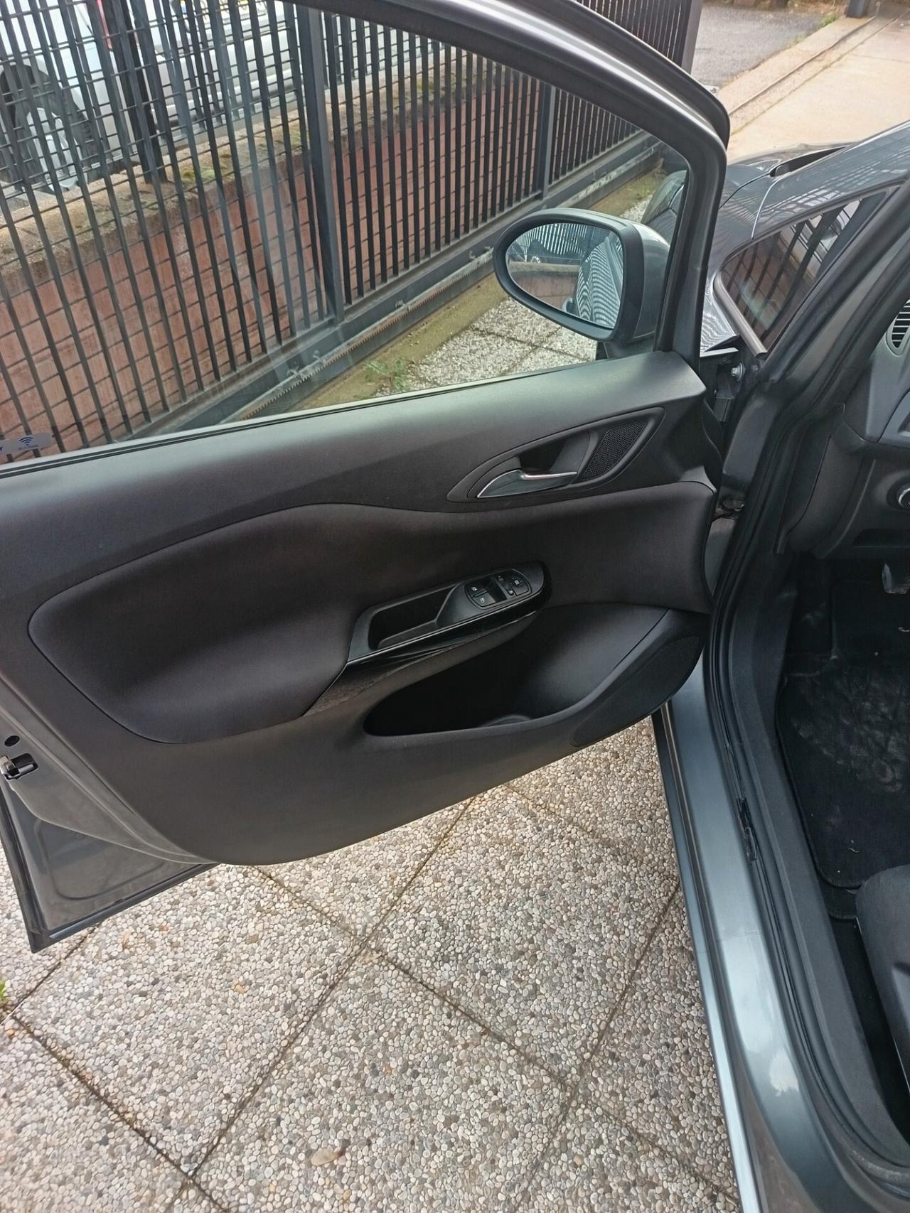 Opel Corsa 1.2 5 porte n-Joy