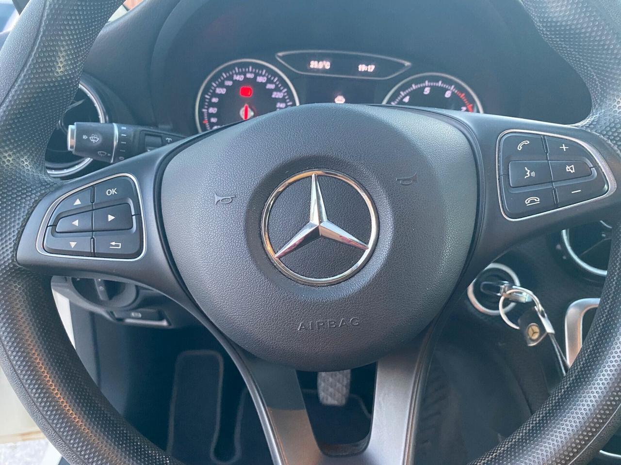Mercedes-benz A 180 Business *13900Km