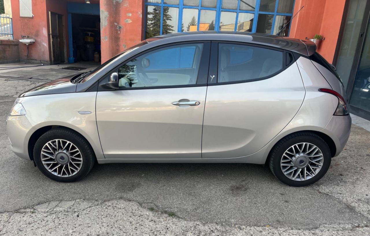 Lancia Ypsilon1.2 69CV Platinum-solo 32000Km-