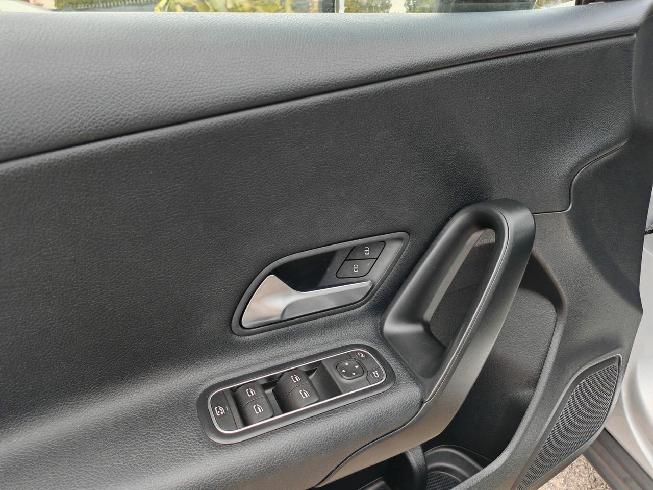 Mercedes-benz A 180d 2.0 Navig cam 2021