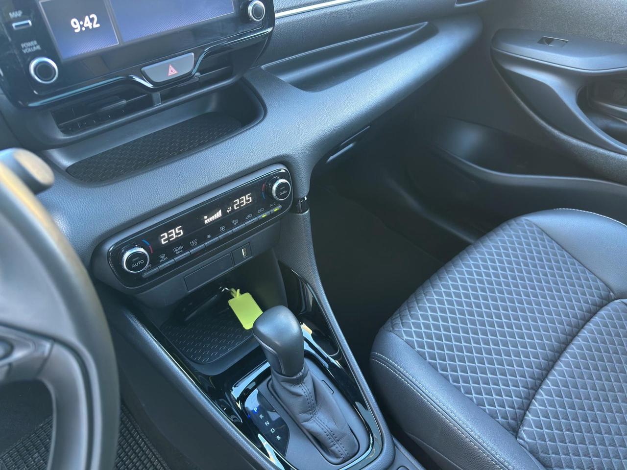 Toyota Yaris 1.5h Lounge