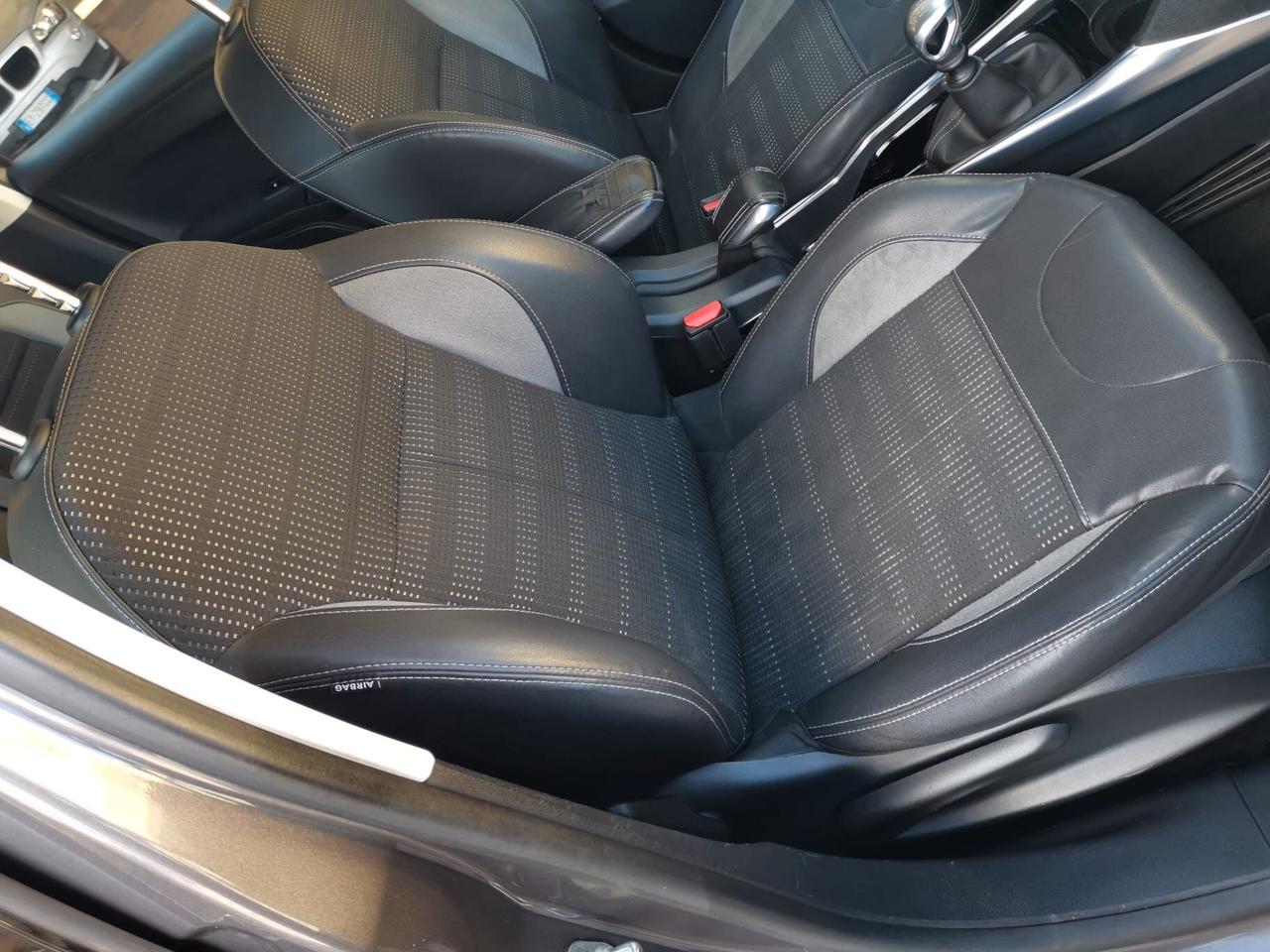 Peugeot 2008 1.6 e-HDi 115 CV Stop&Start Allure