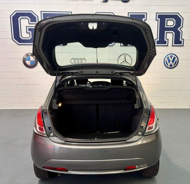 LANCIA Ypsilon 1.2 69 CV 5 porte Silver