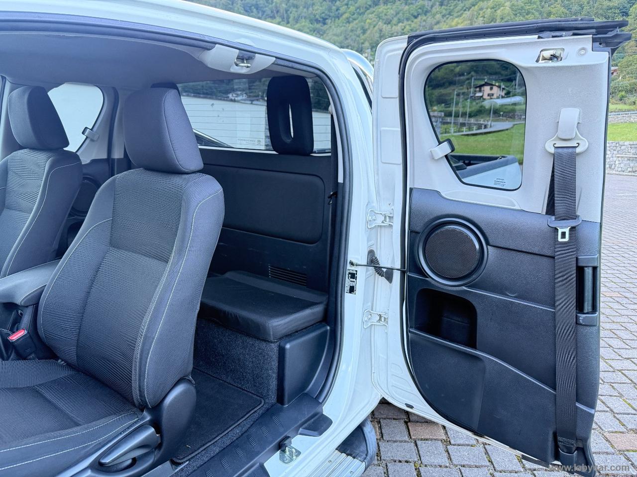 TOYOTA Hilux 2.4 D-4D 4WD 2p. EXTRA CAB CAMERA SENS PARK