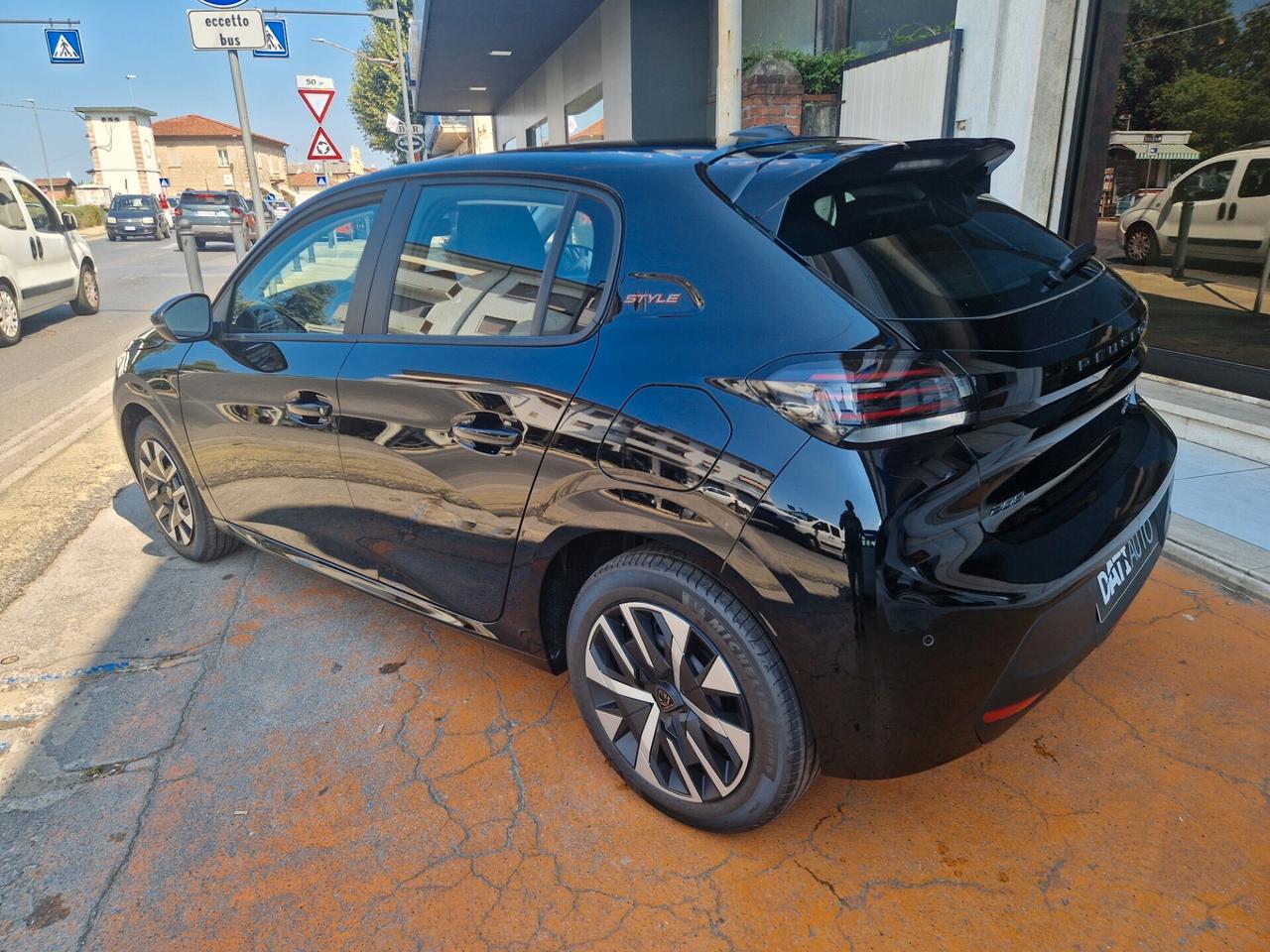 Peugeot 208 Hybrid 100 e-DCS6 Style