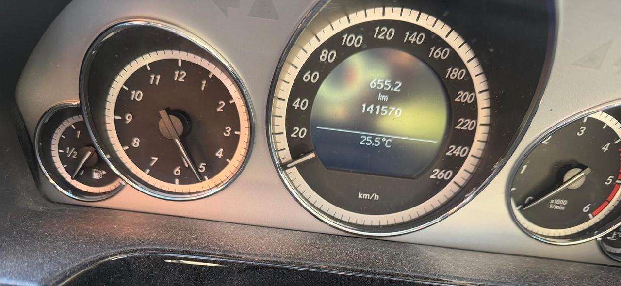 Mercedes-benz E 220 CDI BlueEFFICIENCY Avantgarde