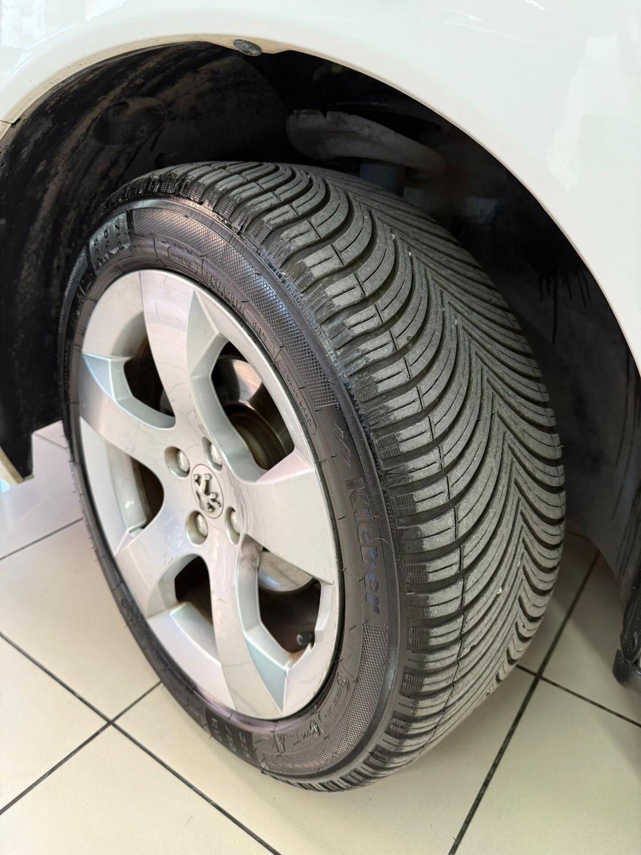 Peugeot 3008 1.6 HDi 115CV Allure