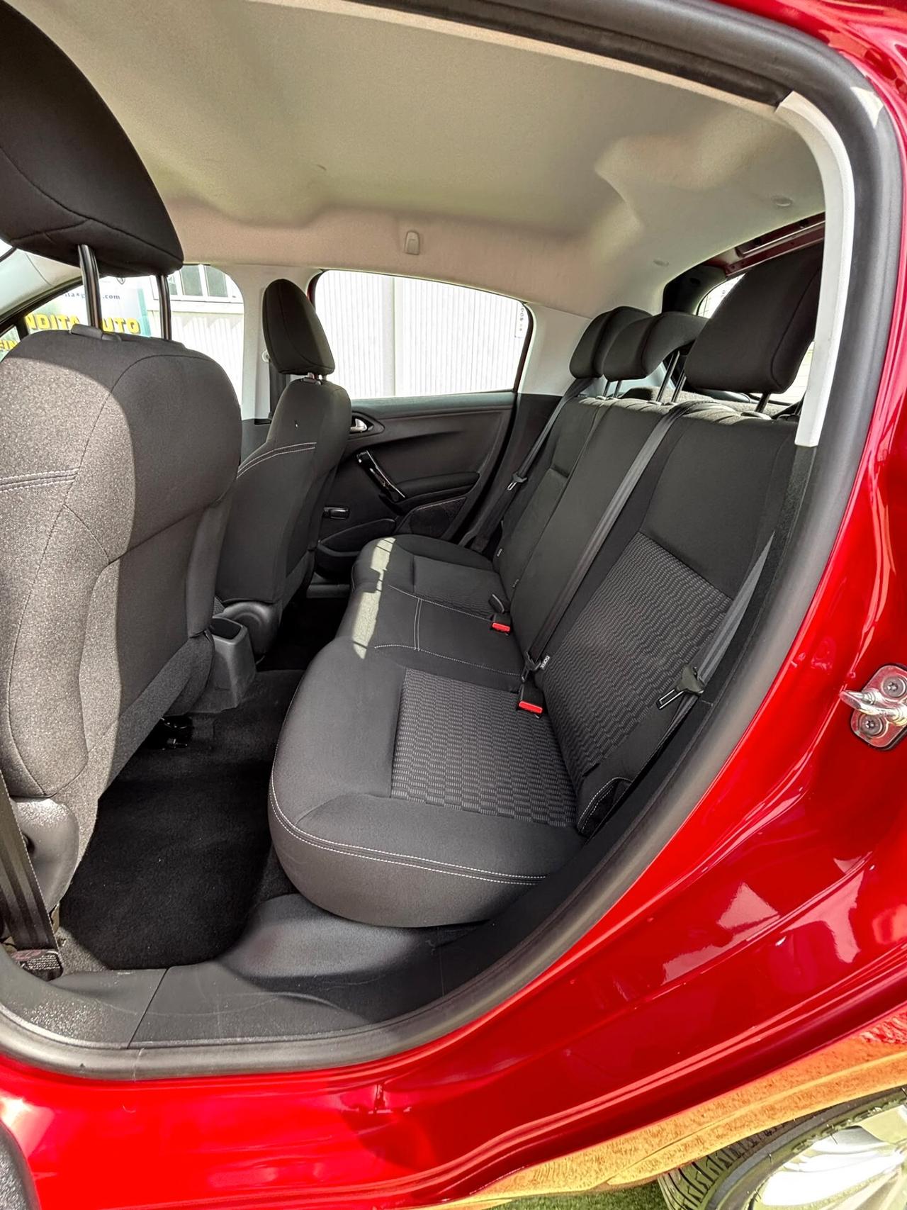 Peugeot 208 Utilitaria 1.2 Benzina