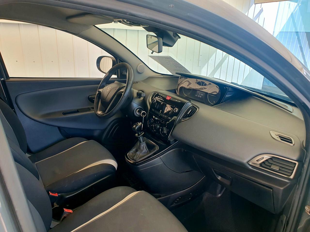 Lancia Ypsilon 1.2 BENZ. - 2014 - KM. 131.000 - NEOPATENTATI