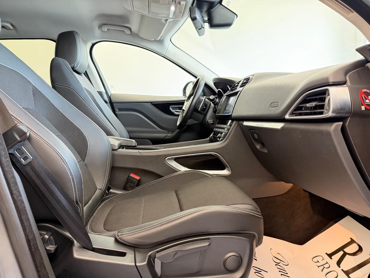 Jaguar F-Pace 2.0d I4 R-Sport awd 240cv automatica iva Esposta