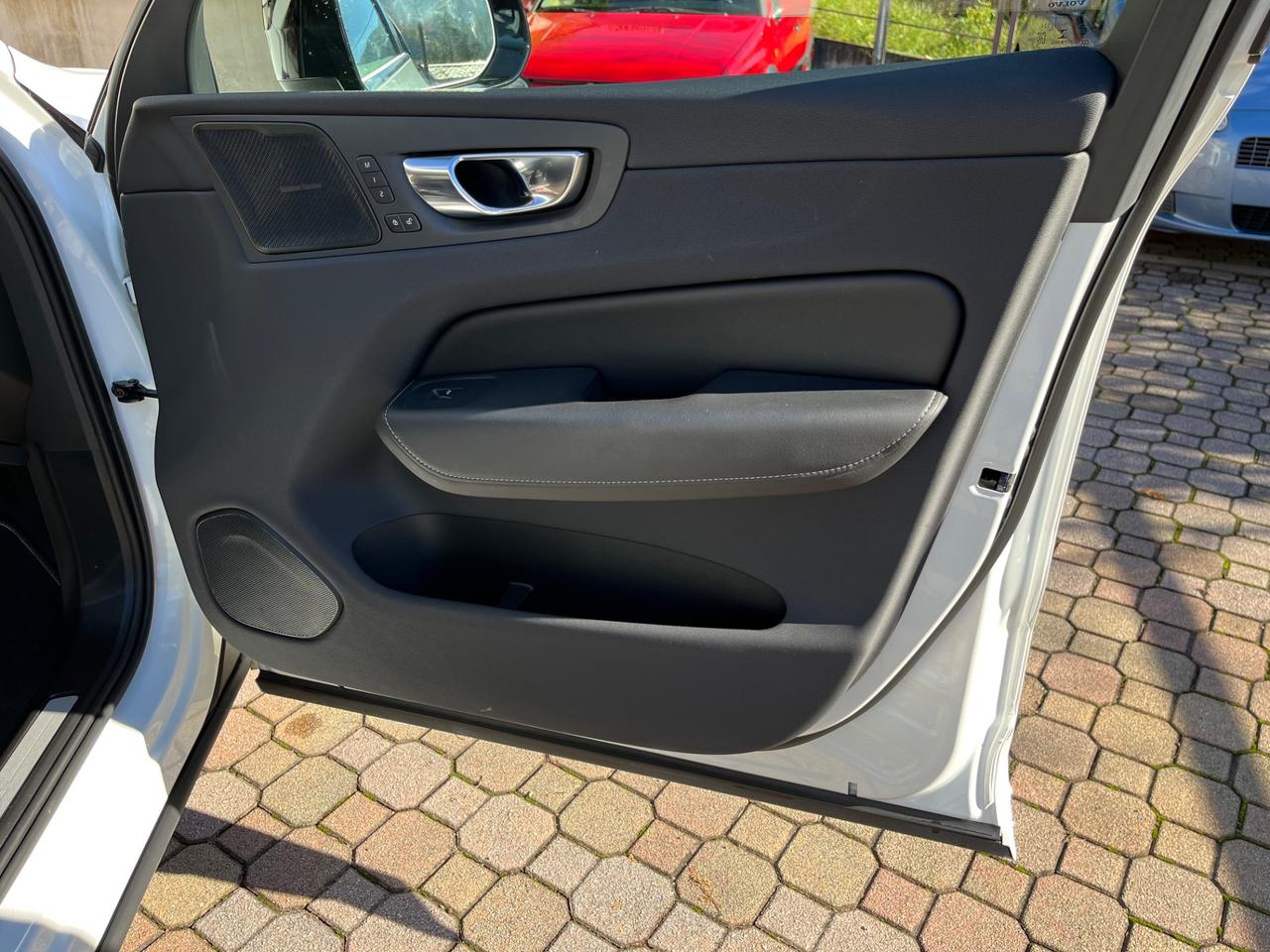 Volvo XC 60 XC60 T6 Recharge Plug-in Hybrid AWD R-design